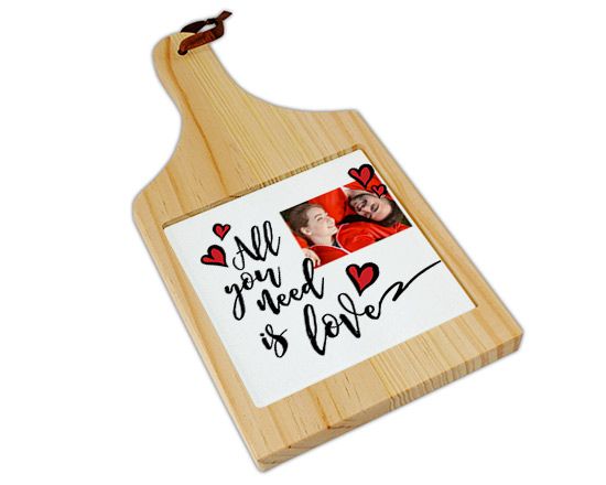 Tagliere in legno con cuori e scritta