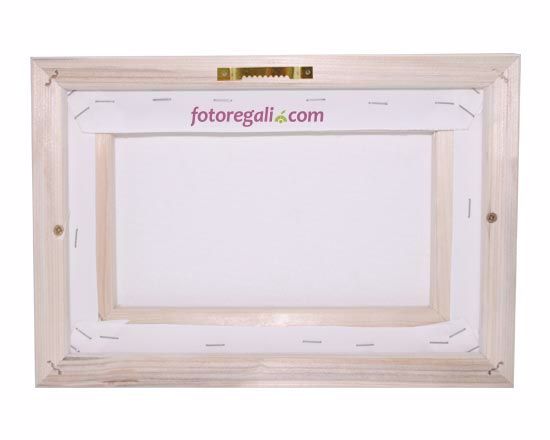 Stampa su tela americana, consegnata già fornita di gancio, pronta per essere appesa