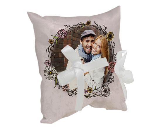 Grafica su cuscino portafedi