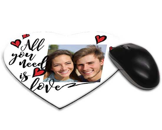 grafica con cuori su mouse pad cuore