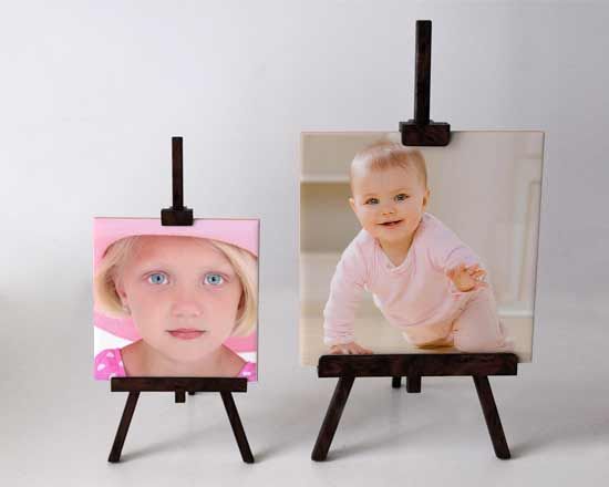 Mattonella personalizzata dotata di cavalletto per esporre le tue foto