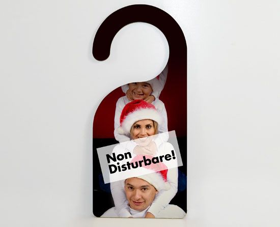 Sotto Natale personalizzalo con foto e ambienti natalizi.