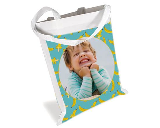 Borsa spesa con banane gialle