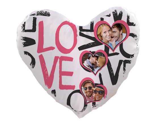 Cuscino cuore con scritte nere e rosa