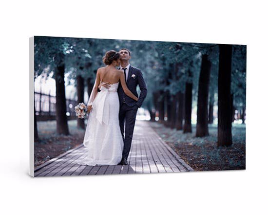 Stampa i tuoi momenti speciali, su una tela di alta qualità, nel formato 50x30 cm