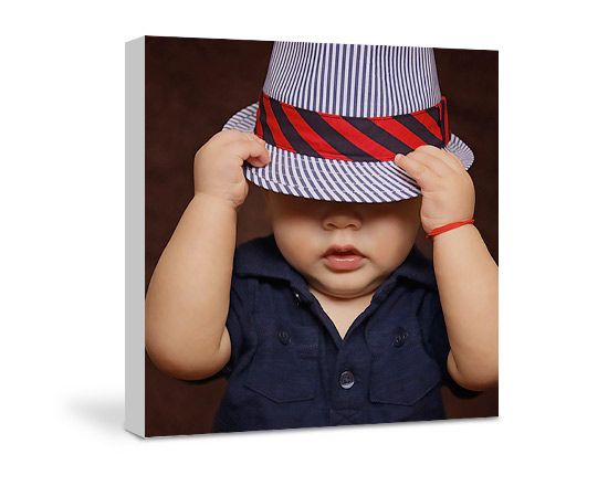 Bimbo con cappello su tela