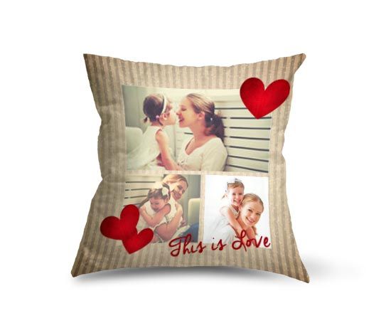 cuscino con grafiche e cuori