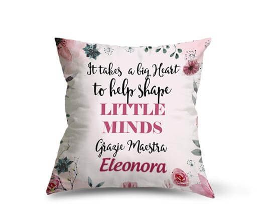 Cuscino con grafica floreale nel colore rosa