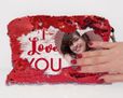 personalizza la pochette con paillettes rosse