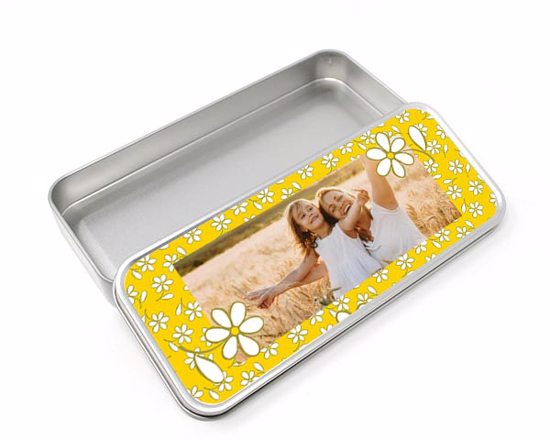 Scatola porta oggetti in metallo, con grafica dedicata alla festa della mamma