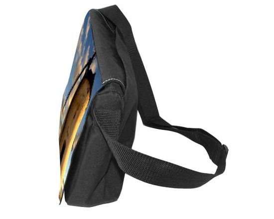 borsa   feel con una pratca e comoda tracolla per renderla maneggevole e pratica