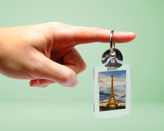 Mai più foto abbandonate nel cassetto! Utilizzale per personalizzare questo bellissimo portachiavi, potrai anche aggiungerci del testo.