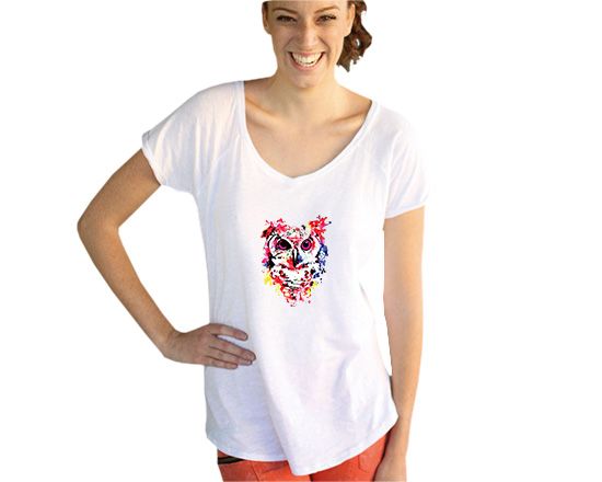 T-shirt in cotone dallo scollo a V