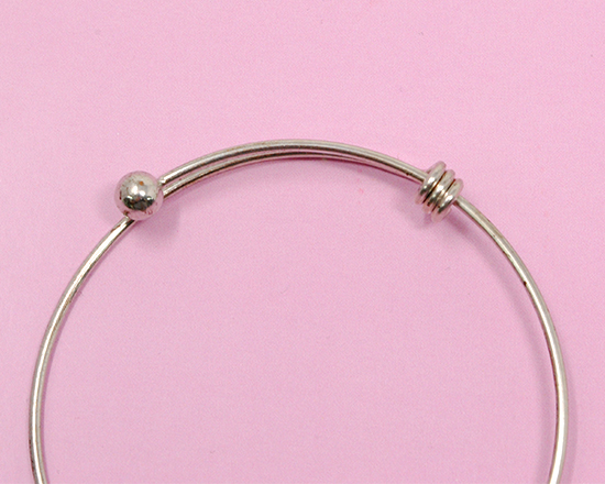 Particolare chiusura regolabile bracciale