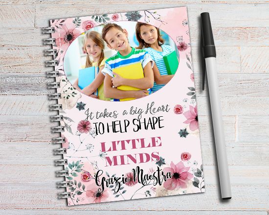 Agenda personalizzata con grafica con fiori