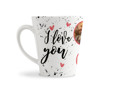 La tazza colazione con una grafica piena di cuori e scritta i love you