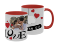 Cuori rossi e nuvole su tazza con foto