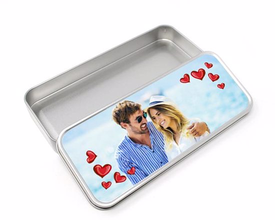 Scatola di latta piccola cornice di cuori