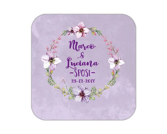 Calamita con sfondo viola e fiori