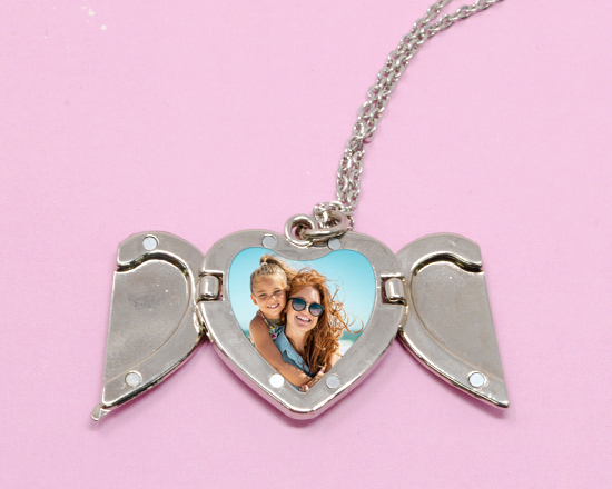 collanda ciondolo cuore con ali dettaglio aperto