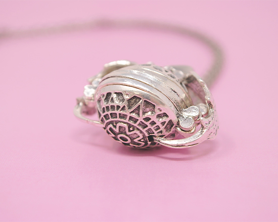 Collana con medaglione multi-immagine dettaglio