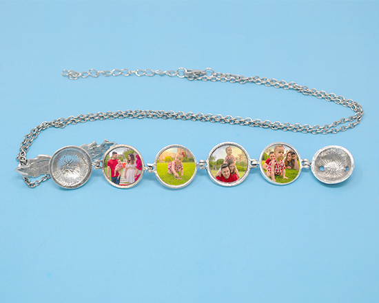 Collana con medaglione multi-immagine aperto fronte
