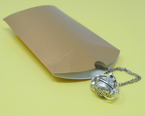 Collana con medaglione multi-immagine scatola regalo