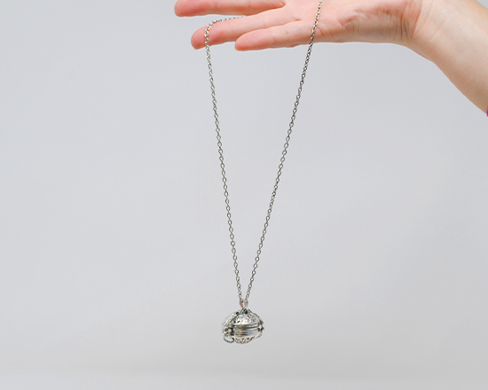 Collana con medaglione chiuso