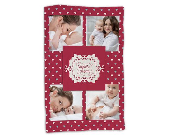 Coperta in pile con cuori e sfondo rosso