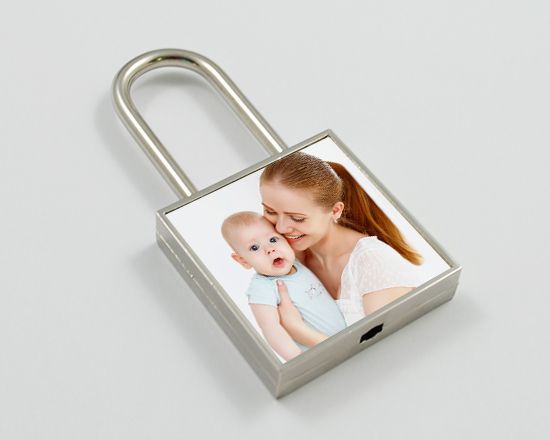 foto su lucchetto quadrato