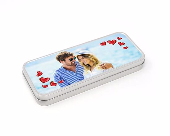 Scatola di latta rettangolare con grafica cornice di cuori