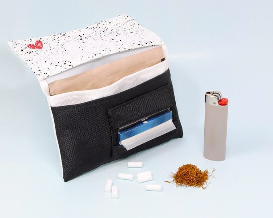 Portatabacco con vari scompartimenti per tutto l'occorrente