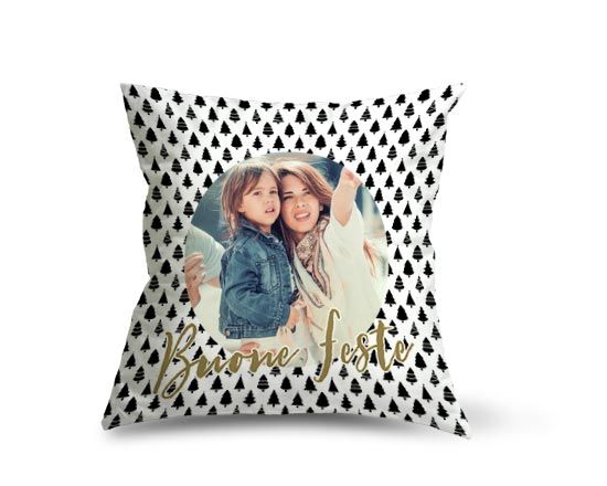 Cuscino con grafica con alberi e scritta