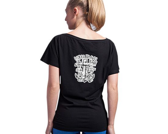 T-shirt scollo largo nel colore nero