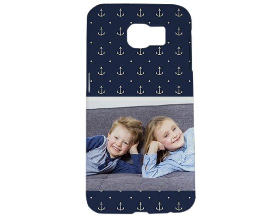 Piccole ancore bianche su sfondo blu