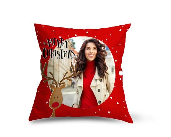 cuscino quadrato con grafica rossa con renna