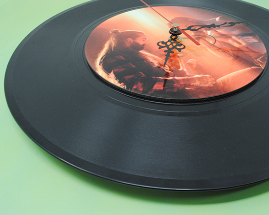 dettaglio orologio con stampa su vinile