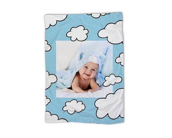 coperta baby con grafica con nuvole