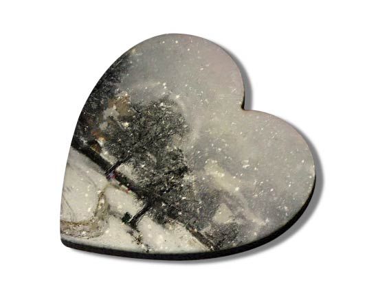 calamita in masonite a forma di cuore con paesaggio