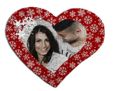Cuore in masonite con grafica di stelle di neve