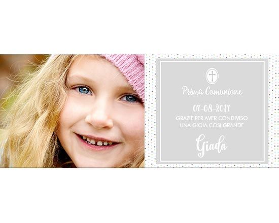 Grafica nel colore grigio con scritte