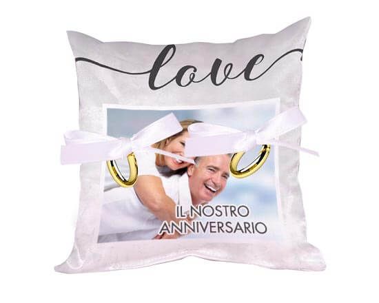 Cuscino portafedi con grafica romantica