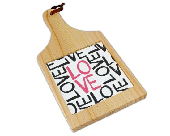 Frasi d'amore sul tagliere in legno