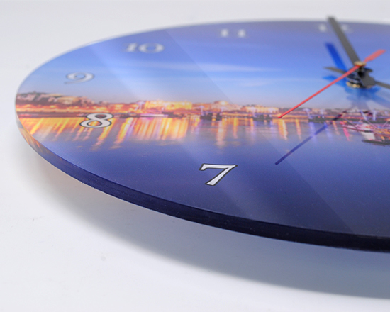 dettaglio spessore orologio in plexiglass tondo