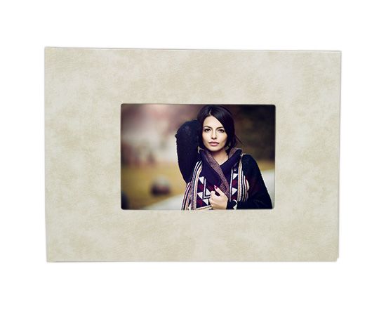 Fotolibro con finestra nel colore chairo