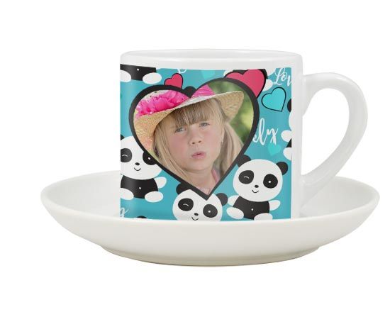 Tazzina di caffeè con piccoli panda