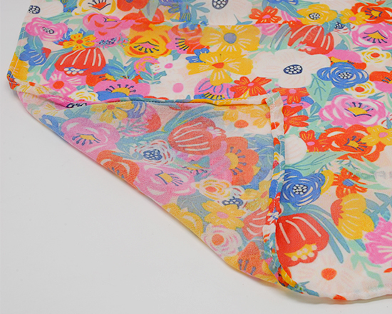 dettaglio cucitura sciarpa in chiffon