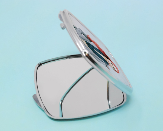 specchietto personalizzato con doppio specchio interno