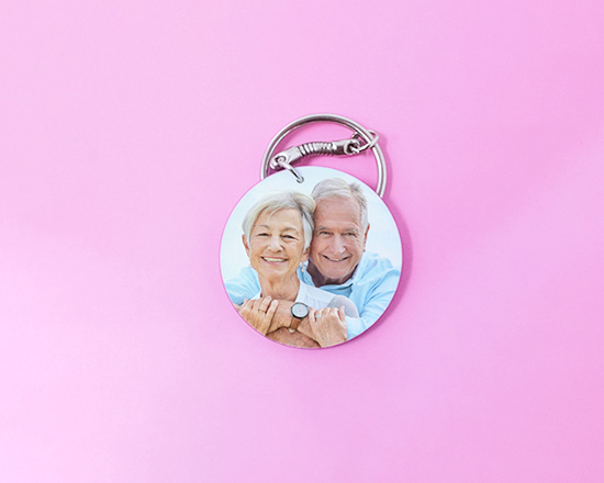 portachiavi rotondo colorato in plastica personalizzato