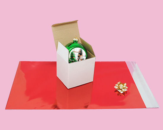 Palla di natale in vetro colorata con confezione regalo
